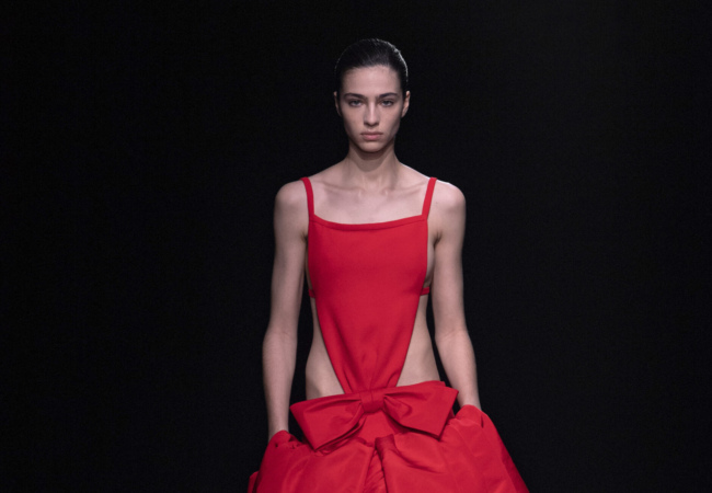 Το show SS'23 του Valentino ήταν μια ωδή στη γυναίκα, στο χρώμα και στην ελευθερία