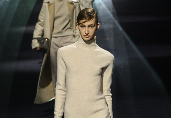 Το αποδομημένο αλλά πολυτελές fashion show του Fendi για το FW'23 που επαναφέρει την κομψότητα
