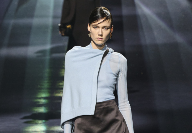 Το αποδομημένο αλλά πολυτελές fashion show του Fendi για το FW'23 που επαναφέρει την κομψότητα