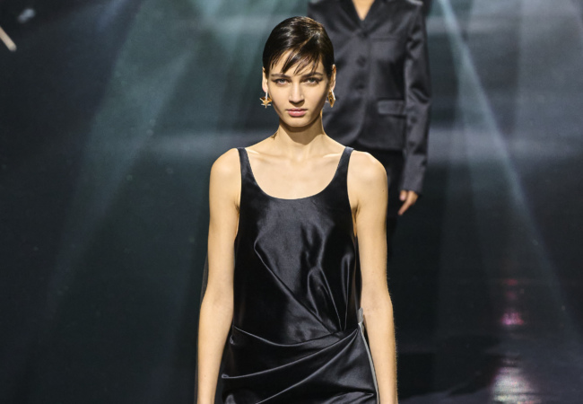 Το αποδομημένο αλλά πολυτελές fashion show του Fendi για το FW'23 που επαναφέρει την κομψότητα