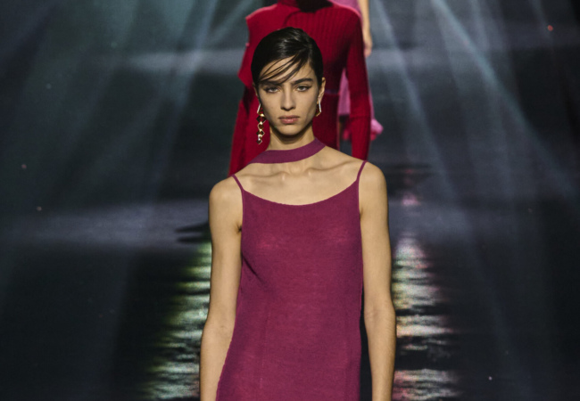 Το αποδομημένο αλλά πολυτελές fashion show του Fendi για το FW'23 που επαναφέρει την κομψότητα