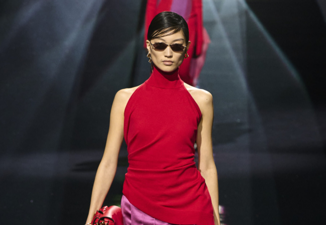 Το αποδομημένο αλλά πολυτελές fashion show του Fendi για το FW'23 που επαναφέρει την κομψότητα