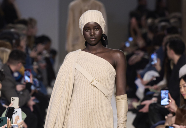 «The Camelocracy» η σύγχρονη εκδοχή του ρομαντισμού στο fashion show FW'23 της Max Mara