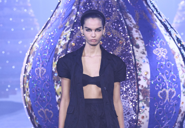 Beatniks και μπερέδες παρουσιάστηκαν στο fashion show FW'23 του Christian Dior