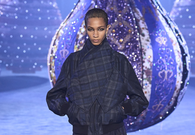 Beatniks και μπερέδες παρουσιάστηκαν στο fashion show FW'23 του Christian Dior