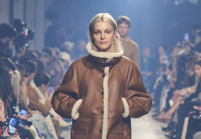 Η Isabel Marant απέδωσε με τον καλύτερο everyday τρόπο τις τάσεις για το ερχόμενο FW'23