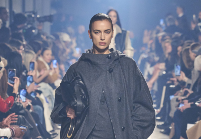 Η Isabel Marant απέδωσε με τον καλύτερο everyday τρόπο τις τάσεις για το ερχόμενο FW'23
