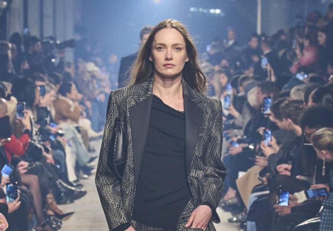 Η Isabel Marant απέδωσε με τον καλύτερο everyday τρόπο τις τάσεις για το ερχόμενο FW'23