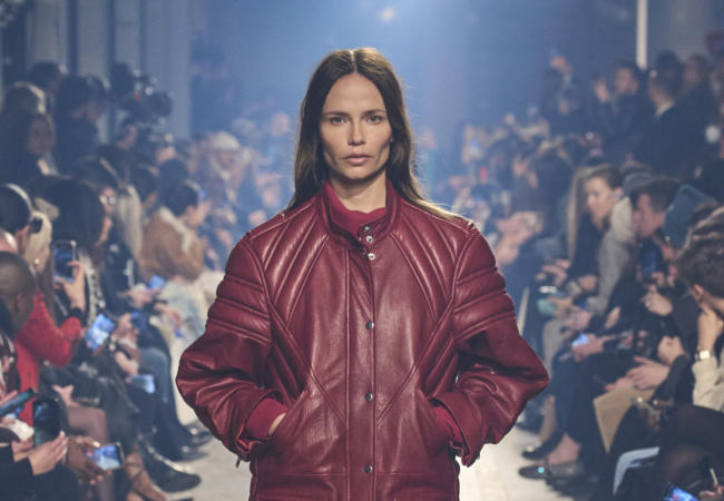 Η Isabel Marant απέδωσε με τον καλύτερο everyday τρόπο τις τάσεις για το ερχόμενο FW'23