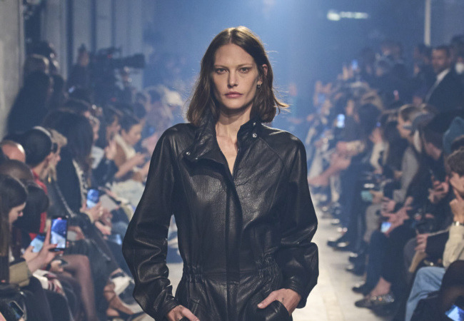 Η Isabel Marant απέδωσε με τον καλύτερο everyday τρόπο τις τάσεις για το ερχόμενο FW'23