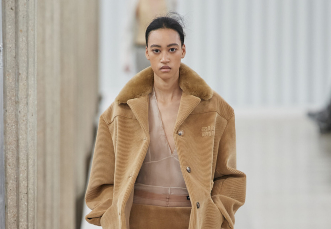 Το athleisure chic και το office look ήταν μια ανύψωση της καθημερινής ένδυσης στη Miu Miu