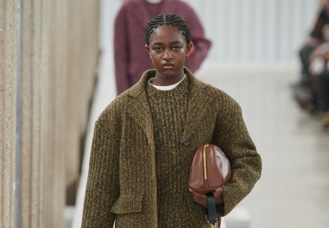 Το athleisure chic και το office look ήταν μια ανύψωση της καθημερινής ένδυσης στη Miu Miu