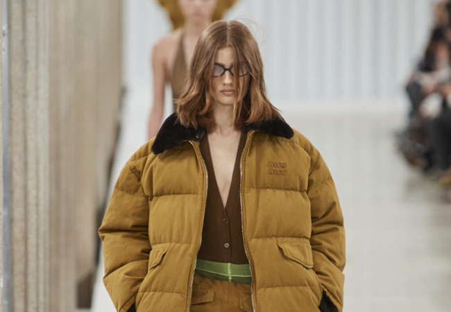 Το athleisure chic και το office look ήταν μια ανύψωση της καθημερινής ένδυσης στη Miu Miu