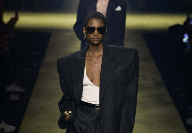 Ωδή στον εμβληματικό couturier Yves Saint Laurent το fashion show του FW'23 στο Παρίσι