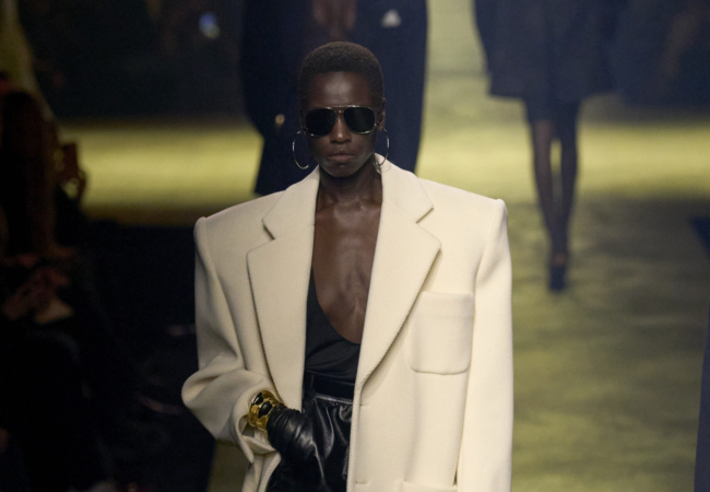 Ωδή στον εμβληματικό couturier Yves Saint Laurent το fashion show του FW'23 στο Παρίσι