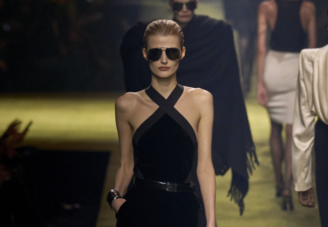 Ωδή στον εμβληματικό couturier Yves Saint Laurent το fashion show του FW'23 στο Παρίσι