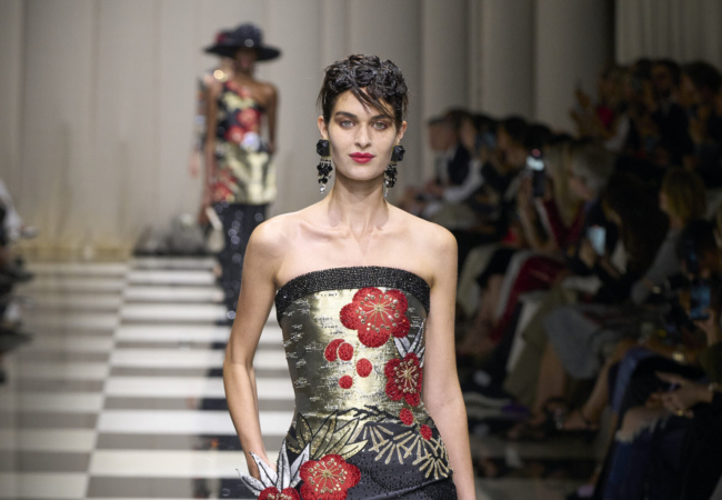Giorgio Armani Privé: Η νέα houte couture συλλογή κάνει ένα μεγάλο ταξίδι από τη Δύση ως την Άπω Ανατολή