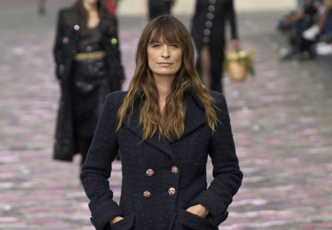 Η χειμωνιάτικη haute couture συλλογή της Chanel αποτελεί την επιτομή του παριζιάνικου στυλ