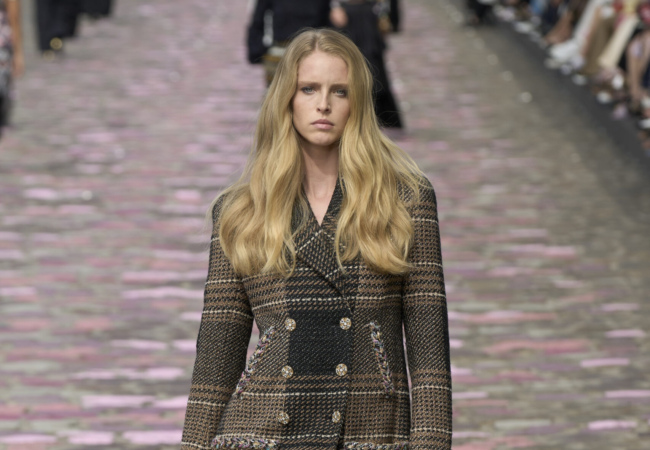 Το show FW'23 της Chanel Haute Couture είναι η επιτομή του παριζιάνικου στυλ
