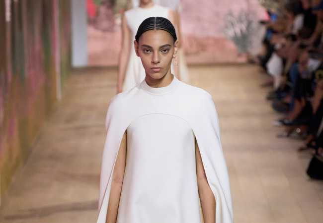 Η haute couture συλλογή FW'23 του Christian Dior εμπνέεται από ελληνορωμαϊκούς μύθους και θεές