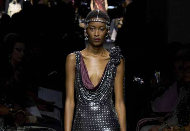 Ο Dossena εξύμνησε τις καλύτερες '90s στιγμές του Jean Paul Gaultier στο νέο show του οίκου
