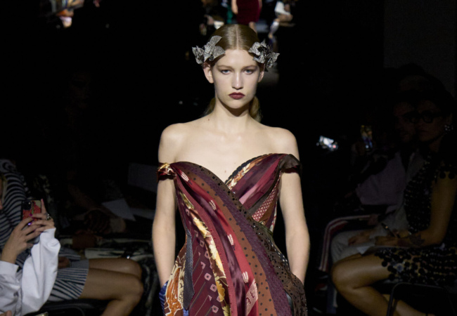 Ο Dossena εξύμνησε τις καλύτερες '90s στιγμές του Jean Paul Gaultier στο νέο show του οίκου