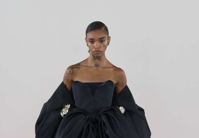 Η royal δραματική αισθητική υπερίσχυσε στην haute couture συλλογή του Giambattista Valli