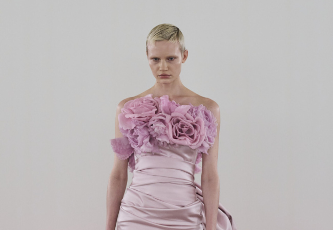 Η royal δραματική αισθητική υπερίσχυσε στην haute couture συλλογή του Giambattista Valli