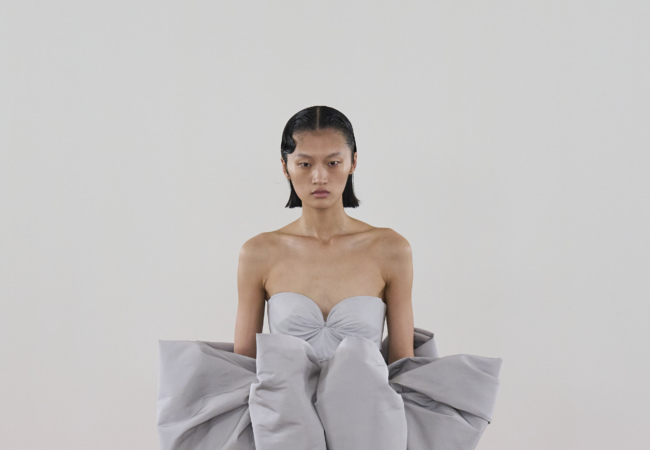 Η royal δραματική αισθητική υπερίσχυσε στην haute couture συλλογή του Giambattista Valli