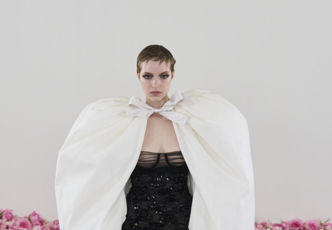 Η royal δραματική αισθητική υπερίσχυσε στην haute couture συλλογή του Giambattista Valli
