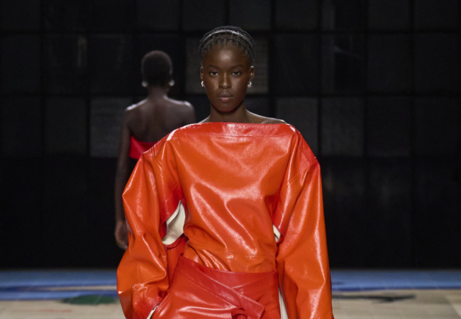 Το show μόδας SS'24 της Bottega Veneta αποκαλύπτει την ομορφιά της πολυπολιτισμικότητας