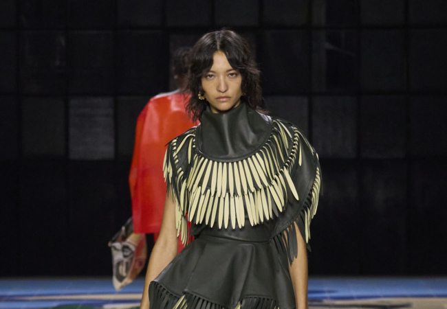 Το show μόδας SS'24 της Bottega Veneta αποκαλύπτει την ομορφιά της πολυπολιτισμικότητας