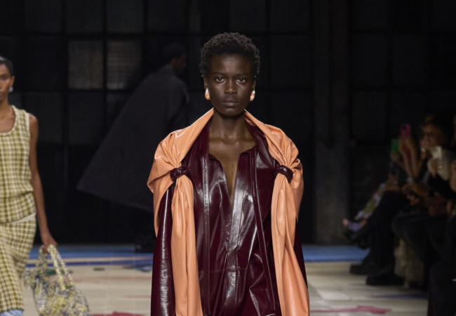 Το show μόδας SS'24 της Bottega Veneta αποκαλύπτει την ομορφιά της πολυπολιτισμικότητας