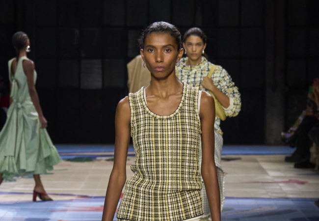 Το show μόδας SS'24 της Bottega Veneta αποκαλύπτει την ομορφιά της πολυπολιτισμικότητας