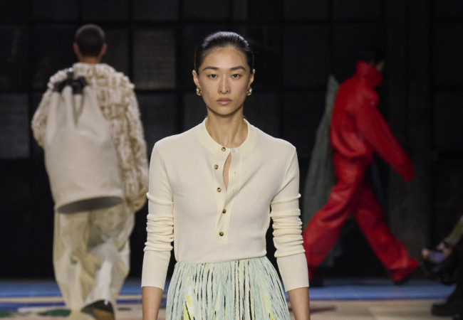 Το show μόδας SS'24 της Bottega Veneta αποκαλύπτει την ομορφιά της πολυπολιτισμικότητας