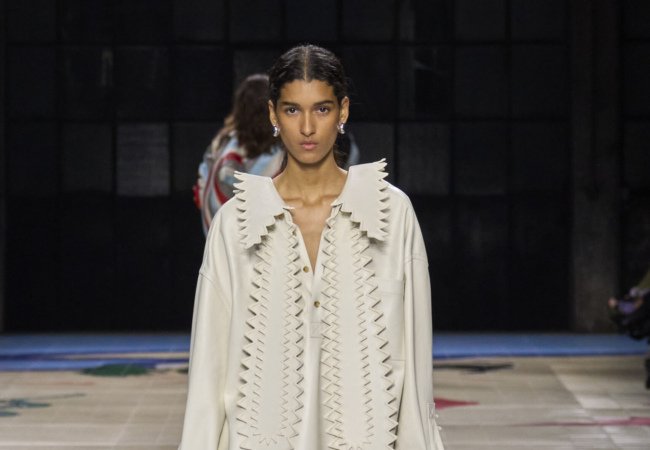 Το show μόδας SS'24 της Bottega Veneta αποκαλύπτει την ομορφιά της πολυπολιτισμικότητας