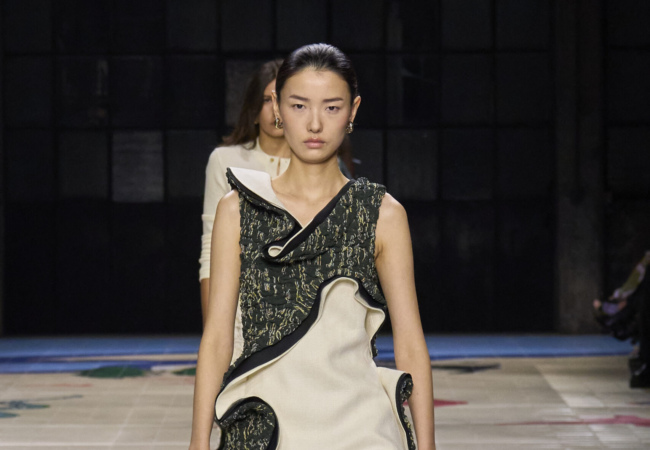Το show μόδας SS'24 της Bottega Veneta αποκαλύπτει την ομορφιά της πολυπολιτισμικότητας