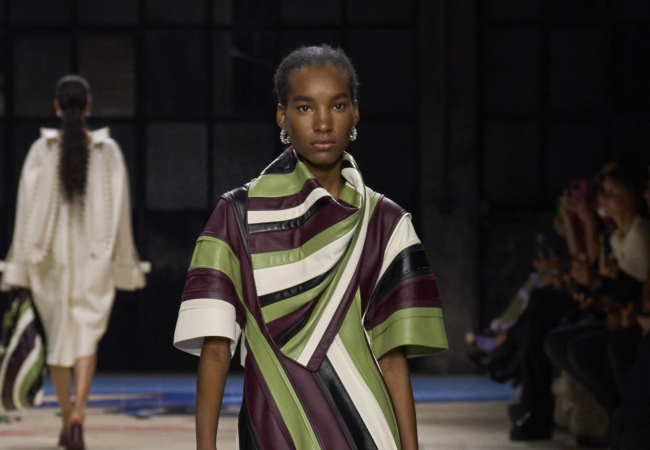 Το show μόδας SS'24 της Bottega Veneta αποκαλύπτει την ομορφιά της πολυπολιτισμικότητας