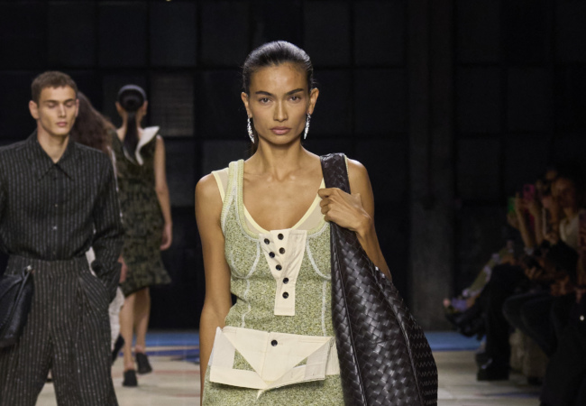 Το show μόδας SS'24 της Bottega Veneta αποκαλύπτει την ομορφιά της πολυπολιτισμικότητας