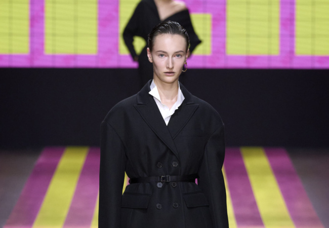 «Not her»: Το άκρως φεμινιστικό show SS'24 της Maria Grazia Chiuri για τον Dior