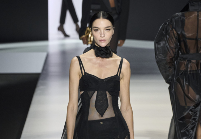 Οι Dolce & Gabbana αποτύπωσαν τον ορισμό της σαγηνευτικής γυναίκας στο show SS'24