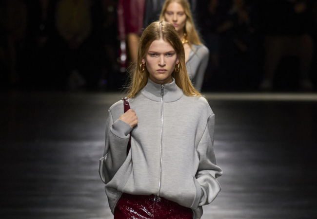 Ο Gucci βρίσκει ξανά την παλιά του αίγλη με τον Sabato De Sarno να σέβεται την κληρονομιά του οίκου