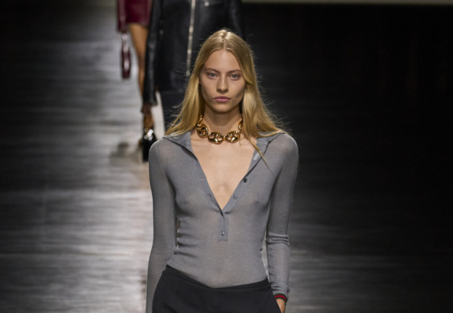 Ο Gucci βρίσκει ξανά την παλιά του αίγλη με τον Sabato De Sarno να σέβεται την κληρονομιά του οίκου