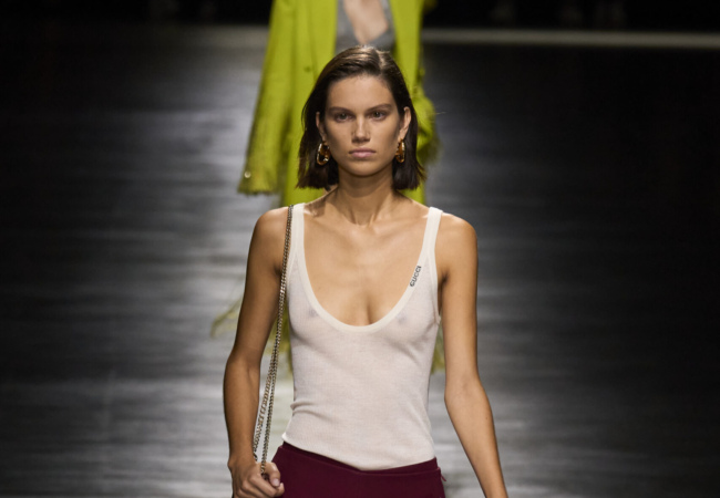 Ο Gucci βρίσκει ξανά την παλιά του αίγλη με τον Sabato De Sarno να σέβεται την κληρονομιά του οίκου