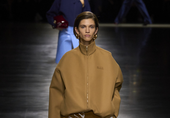 Ο Gucci βρίσκει ξανά την παλιά του αίγλη με τον Sabato De Sarno να σέβεται την κληρονομιά του οίκου