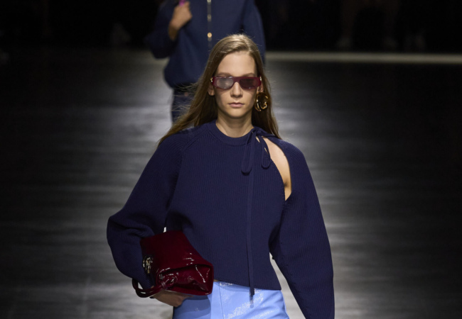 Ο Gucci βρίσκει ξανά την παλιά του αίγλη με τον Sabato De Sarno να σέβεται την κληρονομιά του οίκου