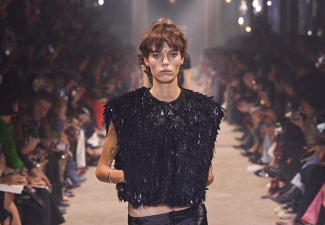 Η αβίαστη κι ανέμελη συλλογή της Isabel Marant για την SS'24 εκπέμπει φως κι αισιοδοξία