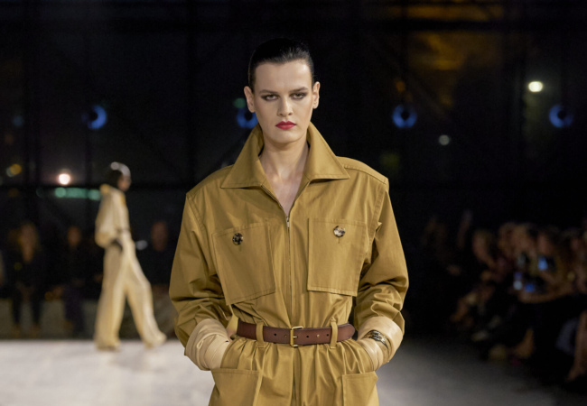 Utility και safari chic με late '70s αέρα ήταν το show για την SS' 24 του Saint Laurent 