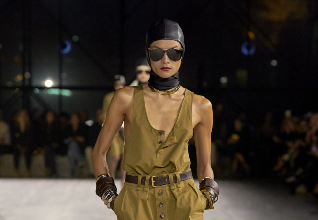 Utility και safari chic με late '70s αέρα ήταν το show για την SS' 24 του Saint Laurent