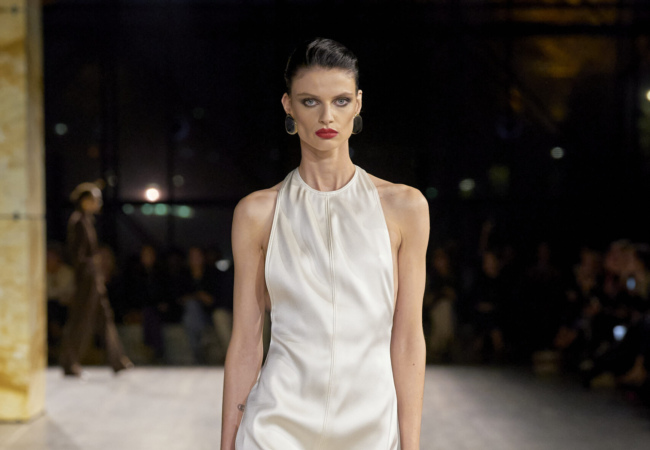 Utility και safari chic με late '70s αέρα ήταν το show για την SS' 24 του Saint Laurent 